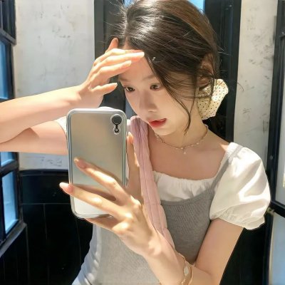 穿着旗袍的女孩